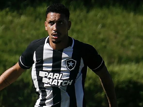 Imagem - Botafogo afasta jogador acusado de agressão pela ex-namorada