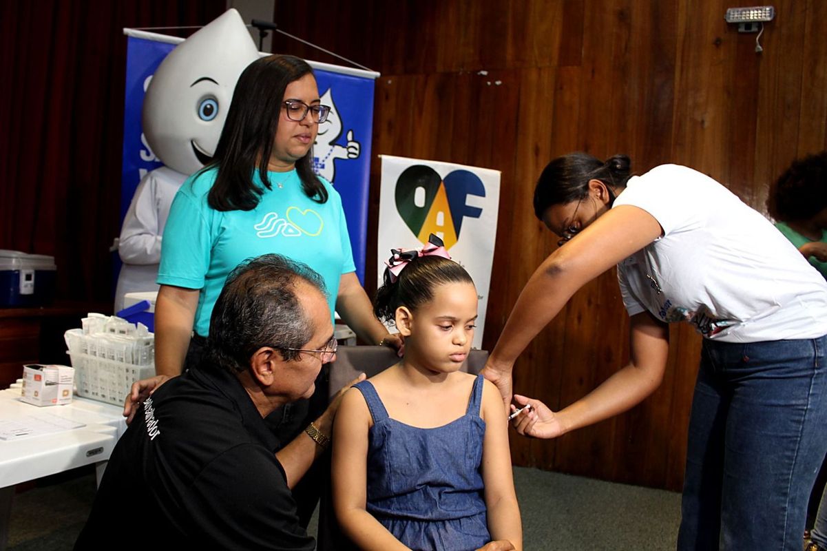 Salvador zera lote de vacina contra a dengue