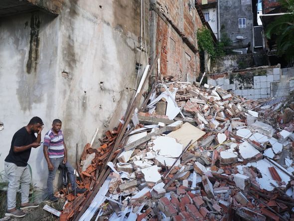 Imagem - Imóvel desaba em Pero Vaz; casas vizinhas também foram atingidos