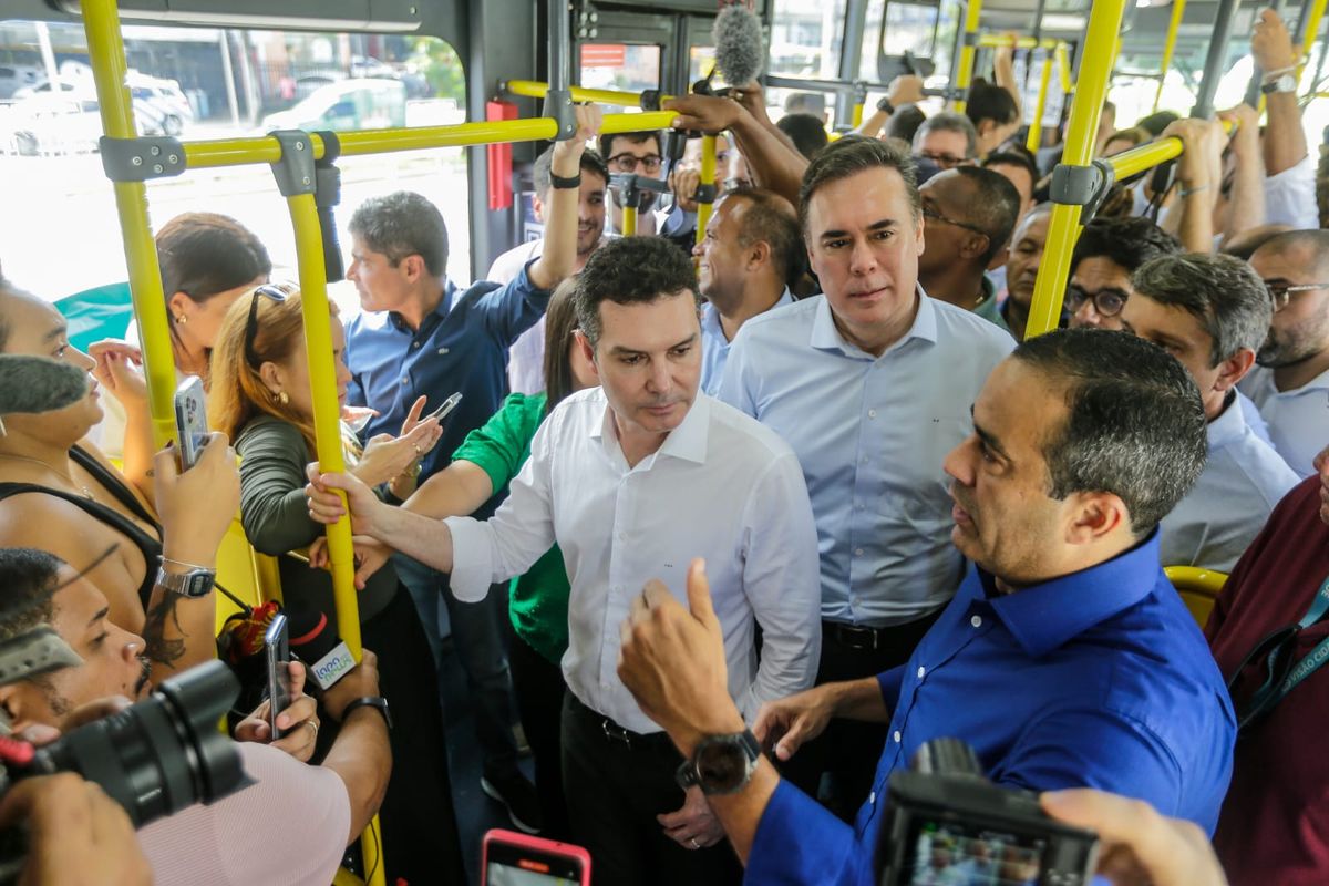 Prefeito Bruno Reis e o ministro da Cidades Jader Filho na inauguração do BRT