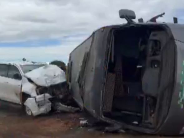 Imagem - Acidente entre ônibus e caminhonete deixa mais de 15 feridos em Barreiras