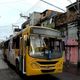 Imagem - Homem fica preso entre rodas de ônibus em Fazenda Coutos