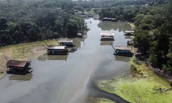 PF inutiliza 302 balsas de garimpo ilegal em operação no Amazonas