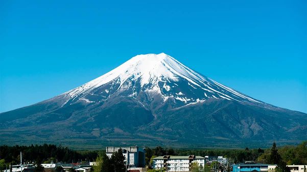 Monte Fuji foi invadido por turistas que tentam tirar a foto perfeita da montanha mais famosa do Japão.