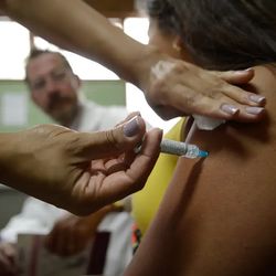 Imagem - Governo aumenta público-alvo da vacinação contra HPV