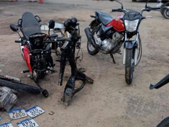 Imagem - PM descobre desmanche e prende dois homens com motos roubadas em Paripe