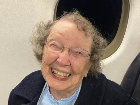 Imagem - Idosa de 101 anos é confundida com bebê por sistema de companhia aérea