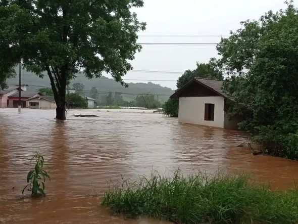 Imagem - Porto Alegre fecha comportas de segurança para evitar inundação
