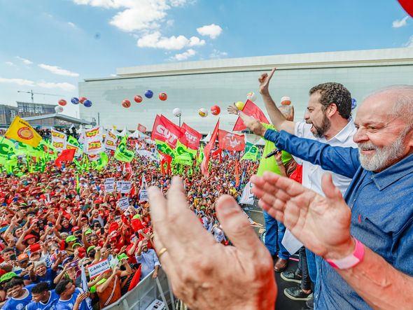 Imagem - Lula faz pedido de votos para Boulos em ato; adversários dizem que vão à Justiça
