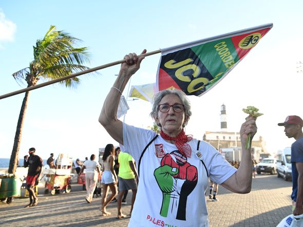 Imagem - No 1° de Maio em Salvador, servidores cobram dos governos petistas melhorias na carreira