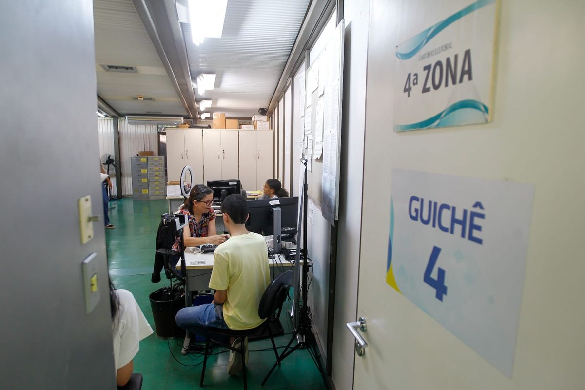 Centenas de soteropolitanos vão ao plantão TRE-BA para regularizar títulos cancelados
