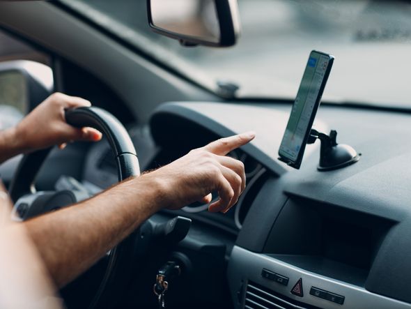 Imagem - Motorista multado três vezes por uso de celular pode perder a carteira; entenda