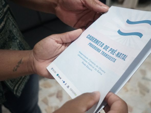 Imagem - Maternidade da Ufba lança caderneta para acompanhamento da gestação de homens trans no SUS