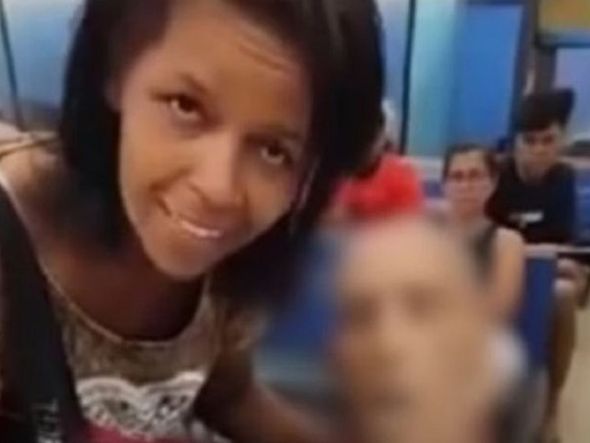 Imagem - Mulher que levou tio morto para banco deixa presídio no Rio de Janeiro
