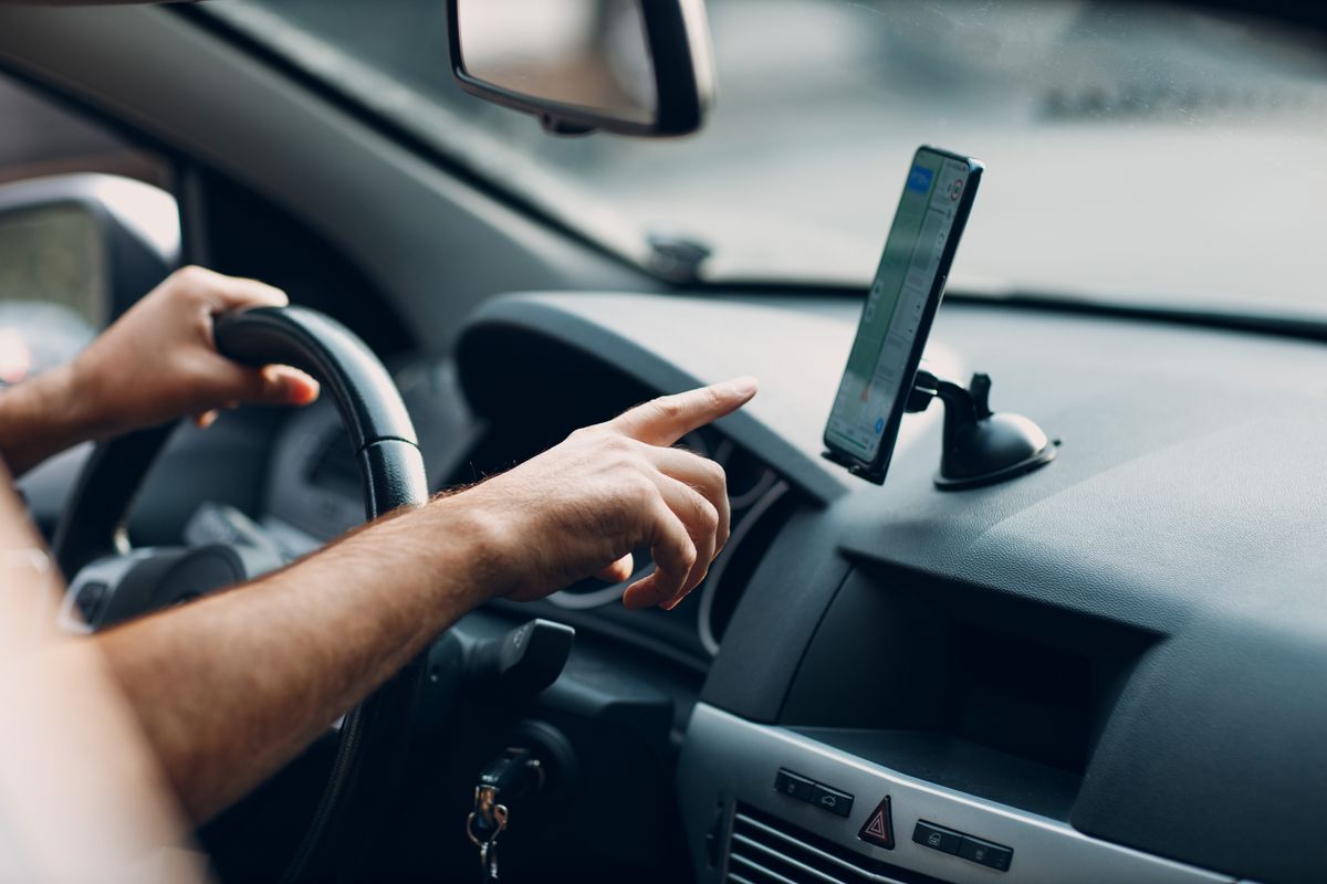 Aplicativos de GPS não devem ser manuseados durante a viagem