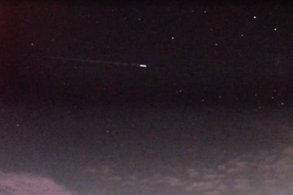 Pedaços do cometa Halley foram flagrados por uma câmera de monitoramento em Santa Catarina