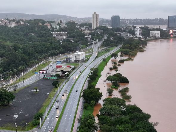 Imagem - Aeroporto de Porto Alegre suspende operações por tempo indeterminado por causa das chuvas