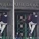 Imagem - Homem escala portão e tenta invadir sede da Polícia Civil na Piedade
