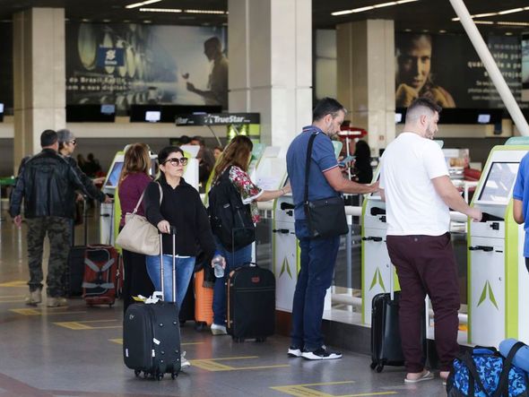 Imagem - Com voos cancelados, aeroporto de Porto Alegre permanece fechado