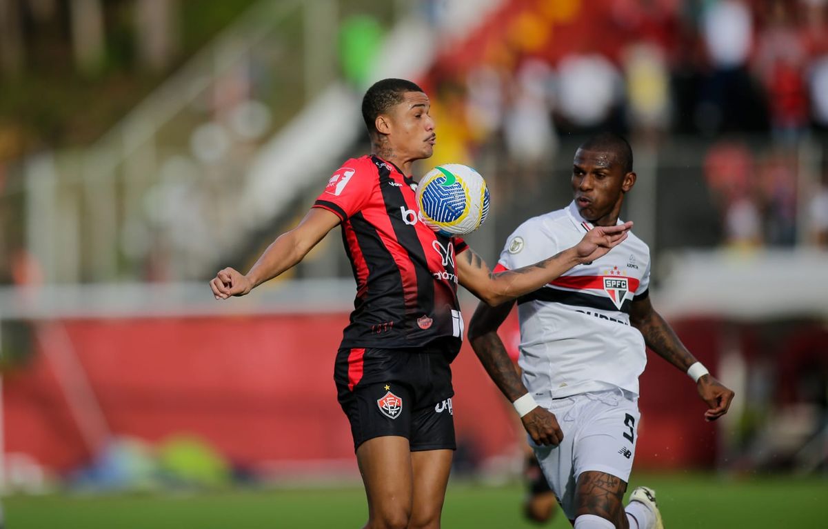 Janderson entre os titulares do Vitória pela primeira vez no Brasileirão, diante do São Paulo