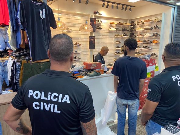 Imagem - Polícia apreende mais de R$ 7 mil em materiais falsificados em Feira de Santana