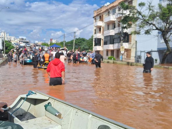 Imagem - Médicos listam recomendações para evitar doenças em meio a enchentes
