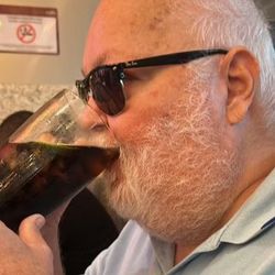 Imagem - Mesmo após internação na UTI, aposentado baiano segue bebendo apenas refrigerante