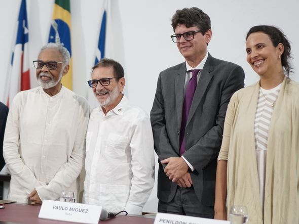 Imagem - Gilberto Gil reúne multidão na reitoria da Ufba em lançamento de Cátedra com seu nome