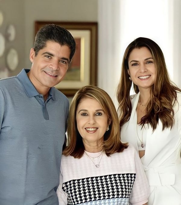 ACM Neto, Rosário e Renata de Magalhães Correia