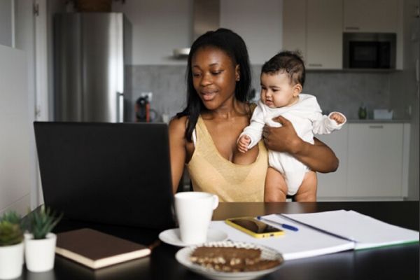 Confira as vantagens que as vendas diretas acarretam para as vidas de mulheres que criam seus filhos sozinhas