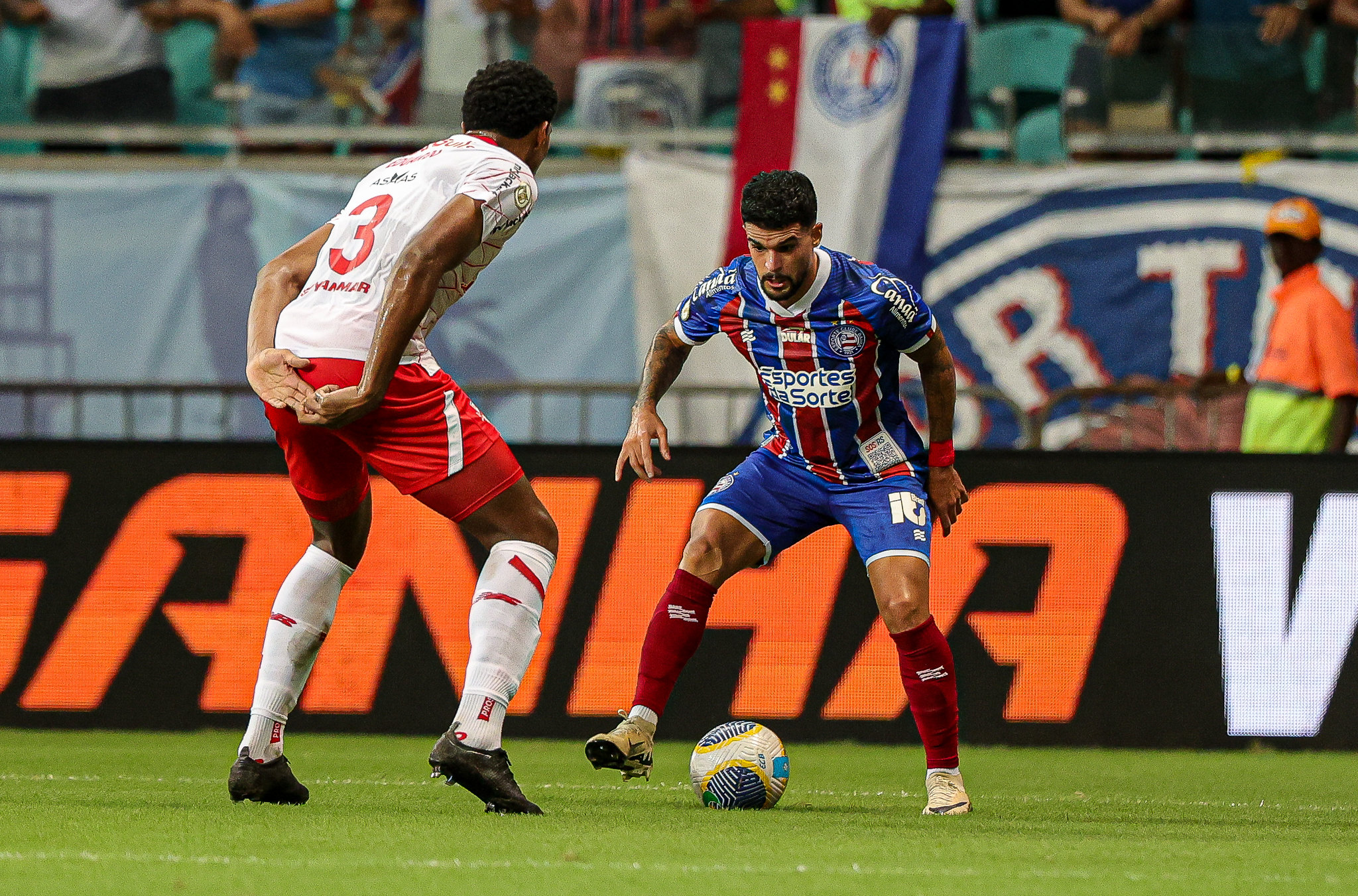 Cauly com a camisa do Bahia por Tiago Caldas/EC Bahia
