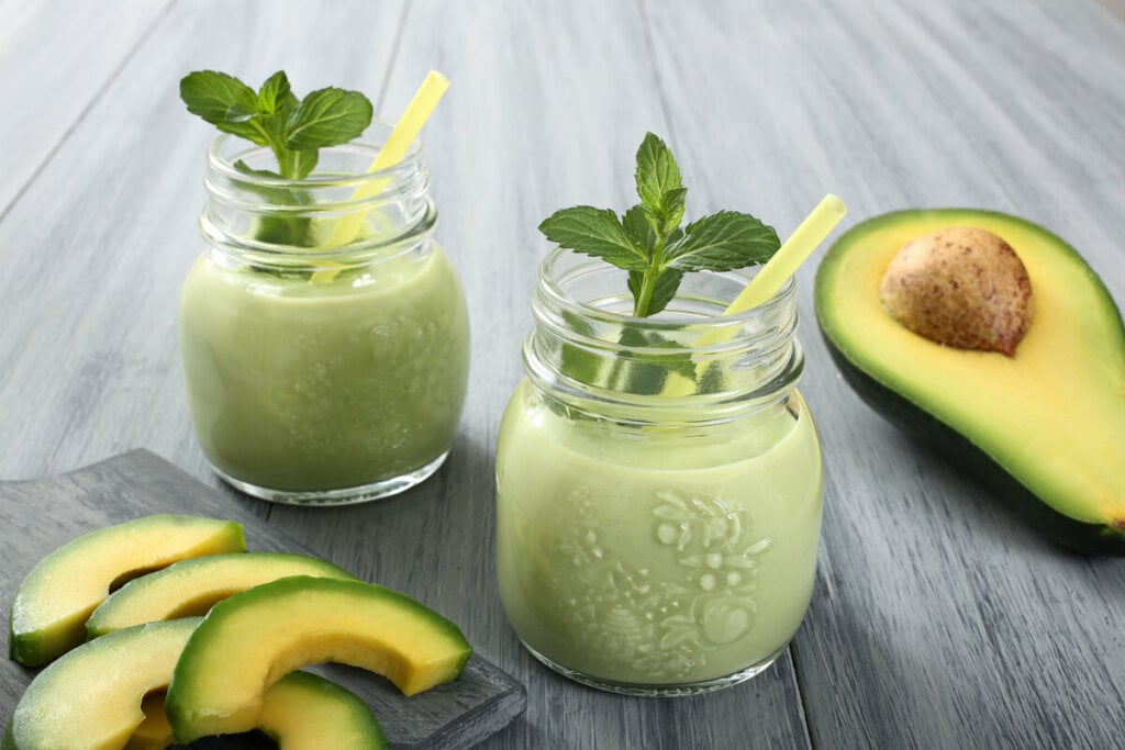 [Edicase]Vitamina de abacate com hortelã (Imagem: denio109 | Shutterstock) por  