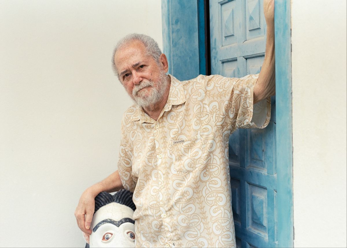 Livro Cancioneiro Geral, que reúne a poesia do tropicalista José Carlos Capinan, tem lançamento nesta quinta (16), na ABL