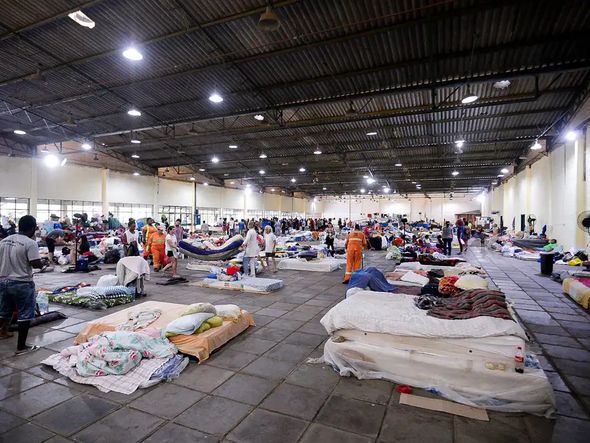 Imagem - Quase 80 mil pessoas estão em abrigos no RS; mortes chegam a 149