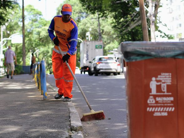 Imagem - Dia do Gari: conheça algumas histórias dos profissionais que atuam na limpeza de Salvador