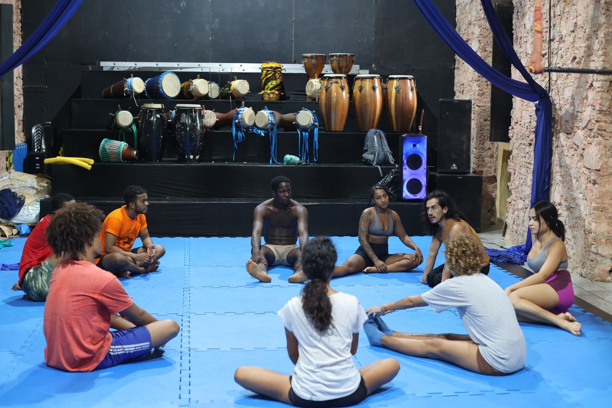 Espaço oferece aulas de música, dança, teatro, artes circenses, poesia, boxe, karatê e capoeira