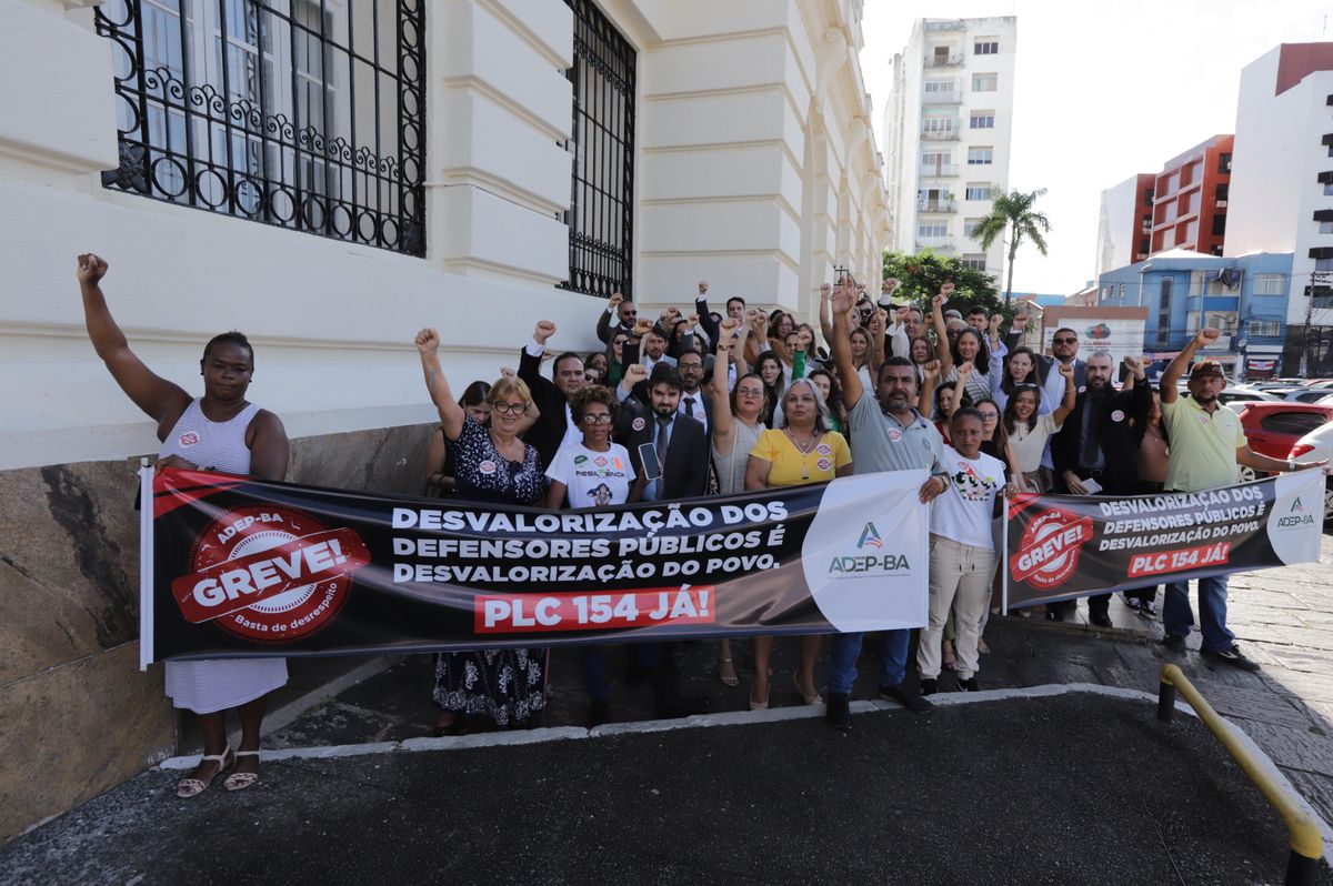Os defensores se uniram em ato em frente ao Fórum Ruy Barbosa