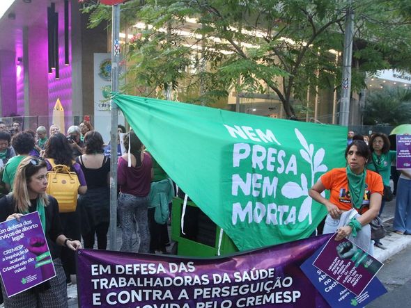 Imagem - Manifestantes em SP acusam Cremesp de criminalizar aborto legal