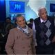 Imagem - William Bonner leva casal de idosos desabrigados para redação da Globo