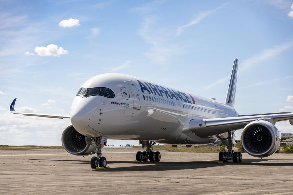 A aeronave AirbusA350 tem capacidade para 324 passageiros em três classes