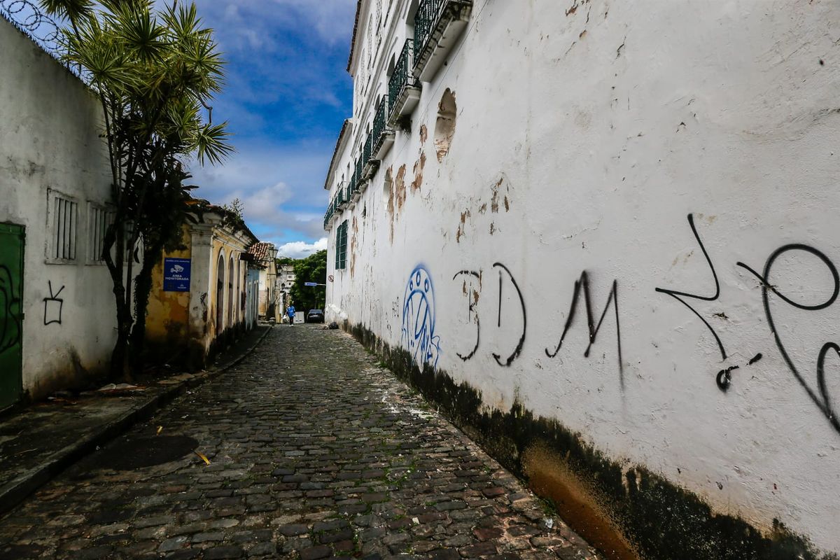 Quem manda é o BDM: Comericantes e moradores relatam a insegurança no Pelô 