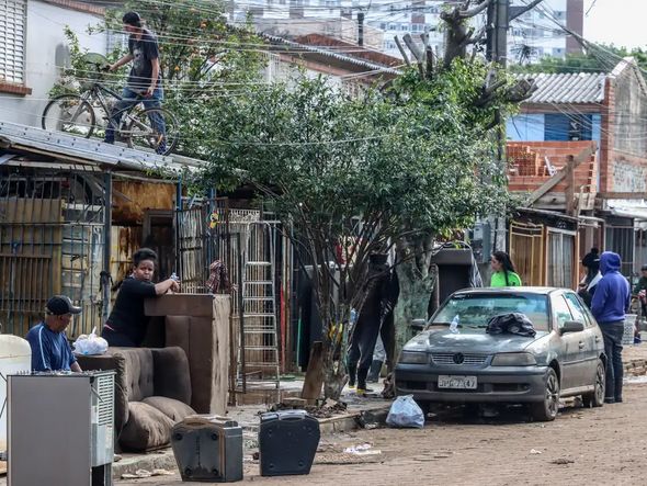 Imagem - Baixa do Guaíba revela destruição e prejuízo em Porto Alegre