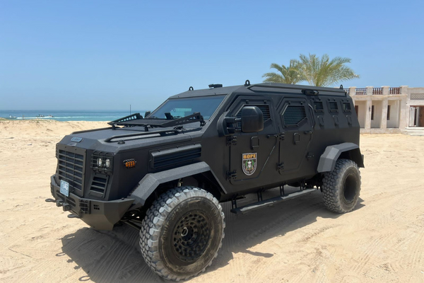 Quatro veículos blindados táticos reforçam polícias no combate às facções