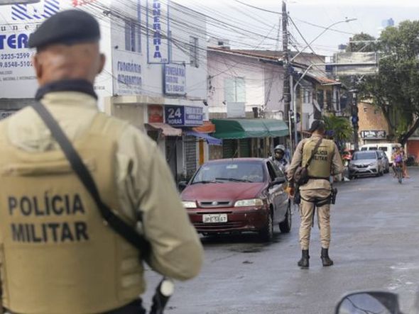 Imagem - PMs presos vendiam 10 mil munições e 20 armas por mês para o tráfico na Bahia