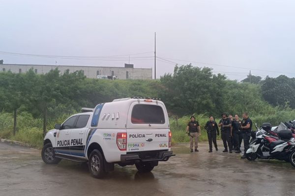 Um homem foi flagrado tentando Conjunto Penal Masculino de Salvador, no Complexo da Mata Escura  , tentando acessar a área de segurança da Penitenciária Lemos de Brito (PLB)