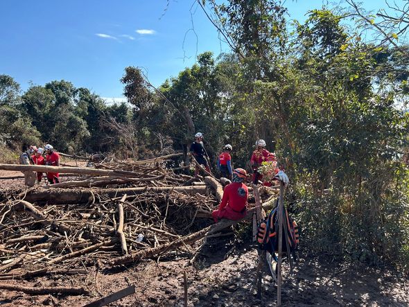 Imagem - Bombeiros baianos recuperam nono corpo no Rio Grande do Sul