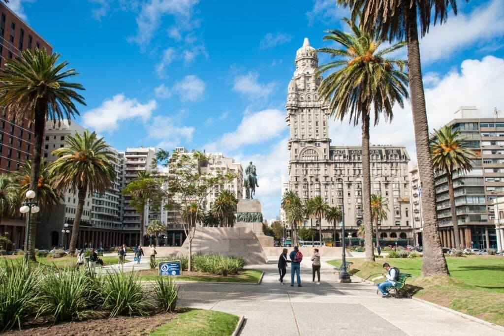 O Uruguai é conhecido por sua qualidade de vida atraente (Imagem: Sandra Moraes | Shutterstock)  por  