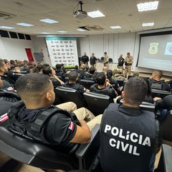 Imagem - Polícia faz operação contra traficantes em conjunto habitacional de Salvador
