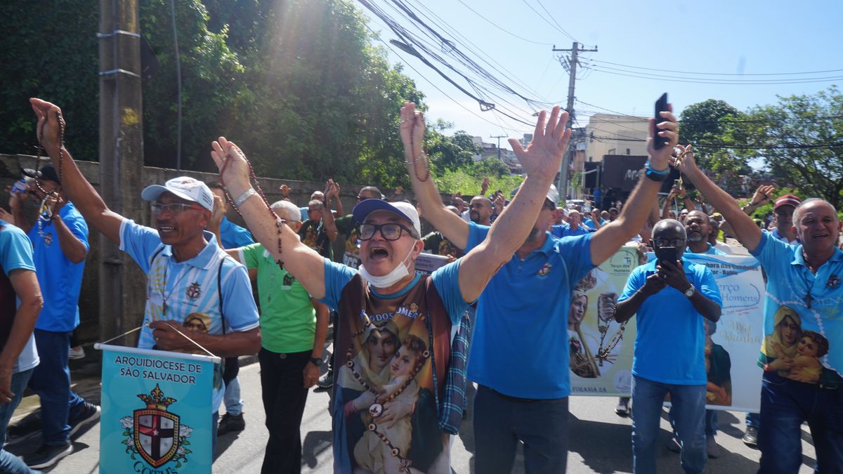 Homens católicos de diversas paróquias participaram da caminhada