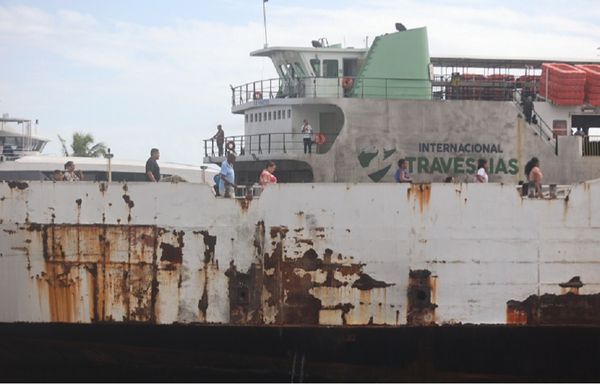 Embarcações antigas e cheias de ferrugem estão entre as queixas dos passageiros do ferry-boat